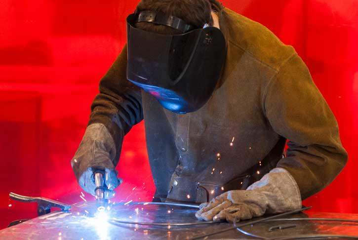 Student uses arc welder in mechanical sculpture studio
